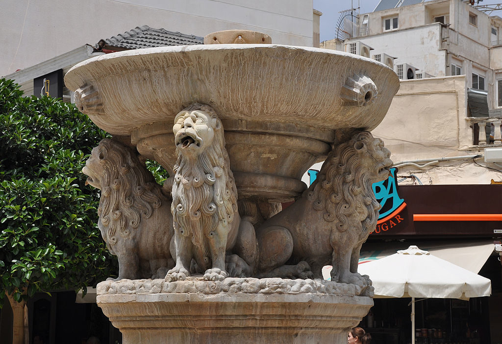 Morosini_Fountain_in_Heracleion_Crete_island_Greece