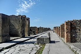 Pompeii the main street Roma Nápoles Salerno Santorini